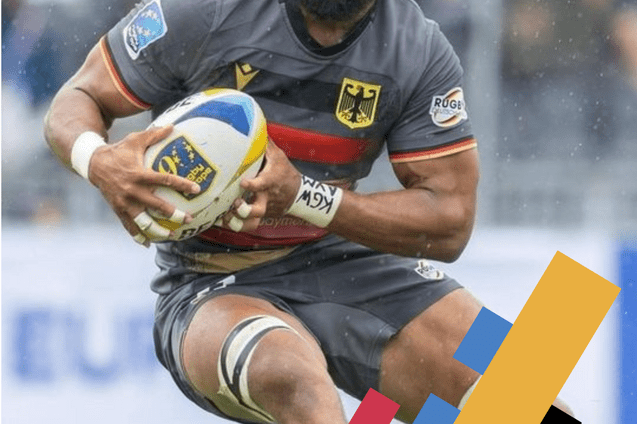 Hamburgs Olympiabotschafter Ben Ellermann vom FC St. Pauli in einer Spielszene mit einem Rugbyball in der Hand mit einem Kampagnenlog der Hansestadt im Vordergrund